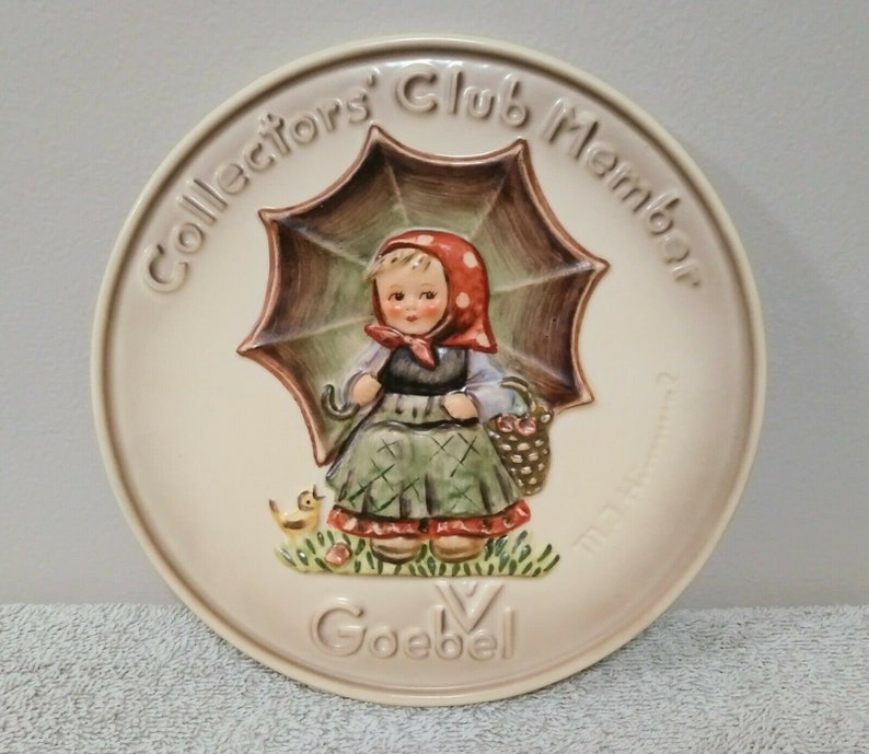 Goebel 1978 #690 Collectors Club Member Plate No 2 Umbrella Girl Porcelain w Box