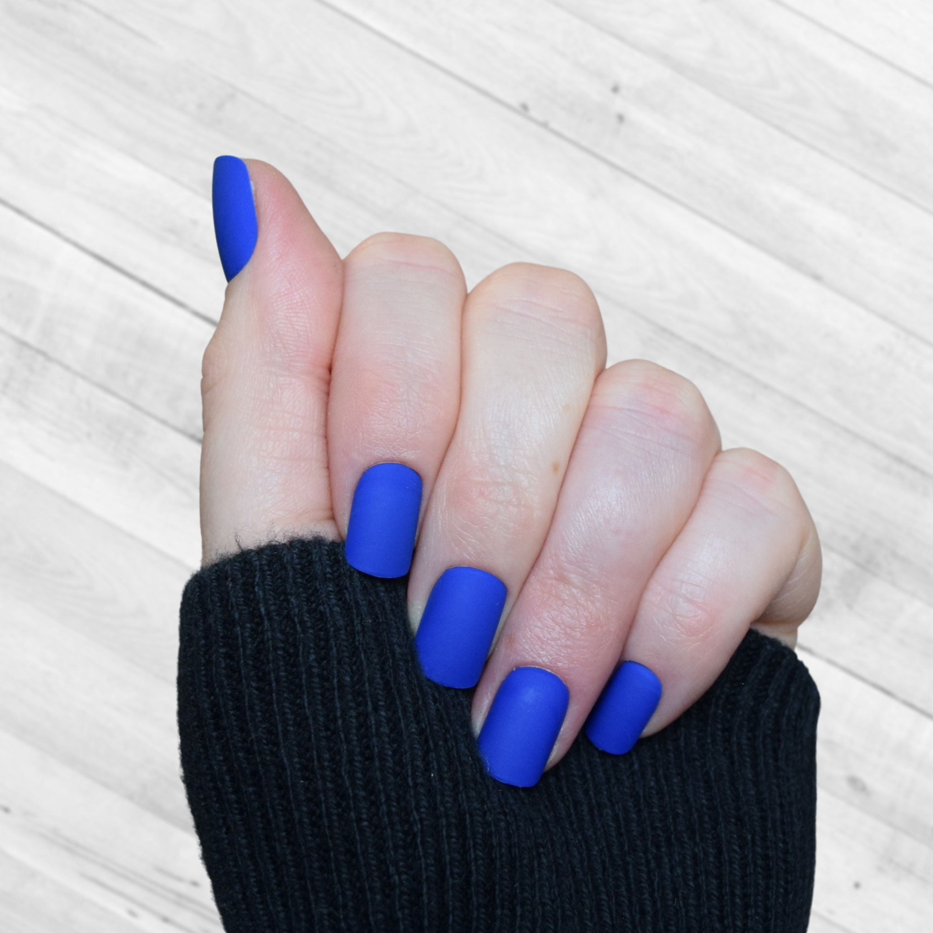 Short Blue Nails 2025: Cobalt Chic