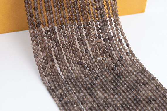 Piedra De Gema Mineral De Cuarzo Ahumado Pulido | Foto Premium