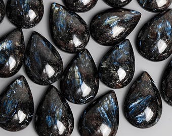 Echter natürlicher schwarzer Astrophyllit-Anhänger-Teardrop-Form mit gebohrtem Cabochon-Edelstein-Anhänger