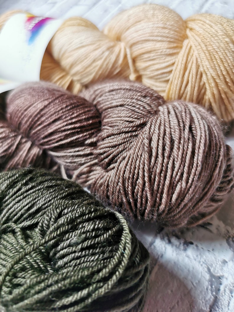 QUARTER ROUND hand dyed wool image 2