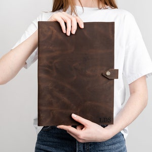 This padfolio is a perfect size for your needs. It's a full-grain leather which is the most durable in its class.
