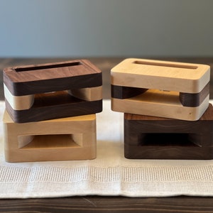 Personalisierter Handy-Lautsprecher aus Holz, handgefertigter passiver schnurloser Lautsprecher für iPhone und Android, einzigartiges Geschenk, Geschenkidee für Trauzeugen.