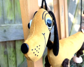 Chien Pepino- Peluche Velours Marionnette Saucisse Chien Teckel, Cadeau fait à la main pour les enfants, Jouet éducatif, Marionnette d’apprentissage créatif pour les enfants