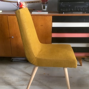 Original polierter Mid Century Stuhl 200-113 entworfen in den 1960er Jahren von R.T. Hałas. PERSONALISIERUNG!