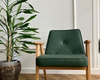 Original 366 Stuhl aus den 1960er Jahren mit echtem italienischem grünem Leder bezogen. Entwurf J. Chierowski