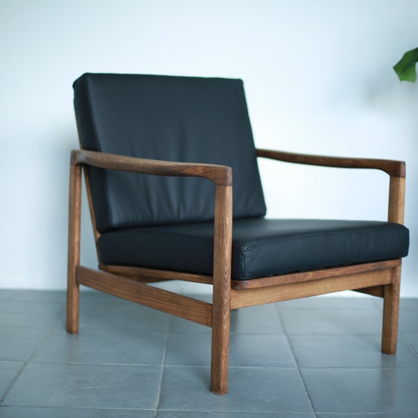 fauteuil club vintage en bois polonais du milieu du siècle en cuir noir italien véritable