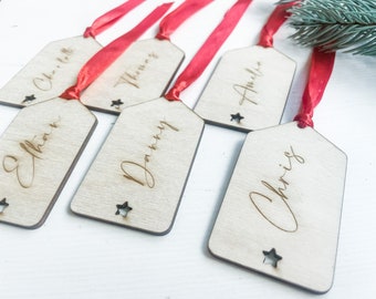 Personalisierter Holzanhänger - Gravierter Name mit Laser-Cut Stern | Geschenkanhänger | Andenken | Taschenanhänger | Weihnachtsgeschenk Anhänger | Wiederverwendbar
