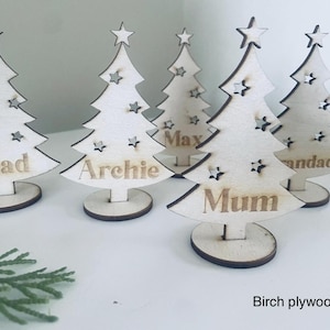 Kersttafeldecoraties, decorideeën, gepersonaliseerde naamzetting, kersttafeldecoratie, naamcouvert, kerstboomcouvert