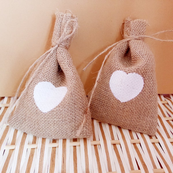 Lot de 12 sacs de faveur de mariage rustiques en toile de jute, sacs en jute avec cordon de serrage pour la fête utilisée, faveurs de fête prénatale, sacs à savon taille 10,2 x 15,2 cm.