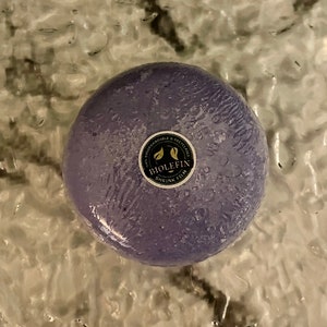 Purple toning shampoo bar. For platinum, blonde, white, silver and gray hair.
