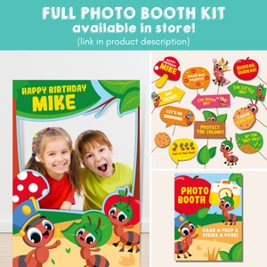 Puede incluir: Un kit de cabina de fotos con tem&aacute;tica de hormigas para una fiesta de cumplea&ntilde;os. El kit incluye un gran recorte de cart&oacute;n con un marco de fotos, un cartel que dice "Feliz cumplea&ntilde;os Mike" y varios accesorios con hormigas. Los accesorios incluyen carteles con frases como "Vamos a marchar", "Proteger la colonia" y "&iexcl;Arriba la colina de las hormigas!"