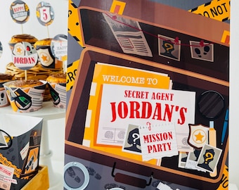 Cartel de bienvenida de cumpleaños con temática de detective / Decoración para fiesta de agente secreto (editable e imprimible)