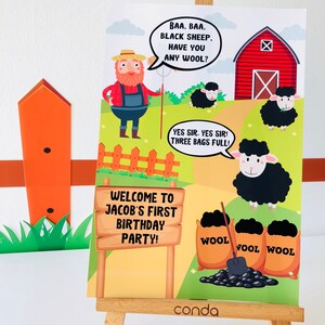 Może przedstawiać: Kolorowe zaproszenie na przyjęcie urodzinowe z kresk&oacute;wkowym rolnikiem, czarnymi owcami i czerwonym stodołą. Tekst brzmi "BAA. BAA. BLACK SHEEP. HAVE YOU ANY WOOL?" i "YES SIR. YES SIR! THREE BAGS FULL!" Zaproszenie zawiera r&oacute;wnież tekst "WELCOME TO JACOB'S FIRST BIRTHDAY PARTY!"