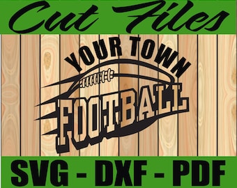 Pode incluir: Arquivos de corte SVG - DXF - PDF Sua cidade Futebol. Um design gráfico em preto e branco de uma bola de futebol com o texto "Sua cidade Futebol" em uma fonte preta e dourada.