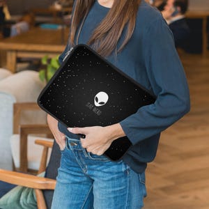 Alien Head Laptop Sleeve: Funny Protective Case for Macbook, HP, iPad image 2