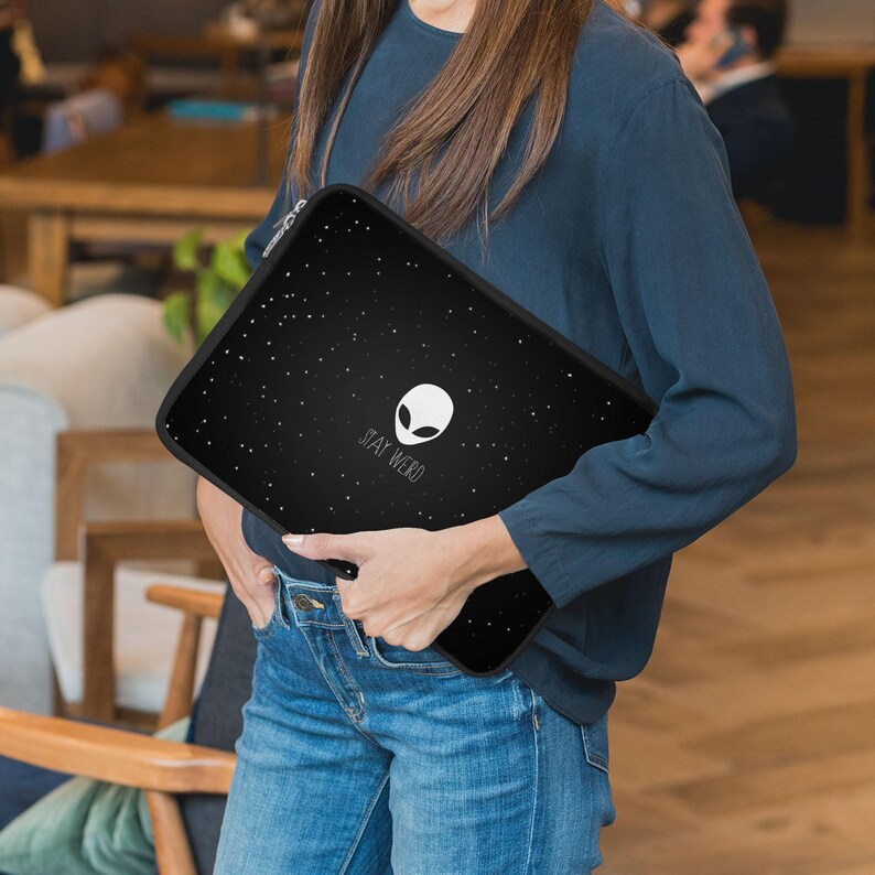 Alien Head Laptop Sleeve: Funny Protective Case for Macbook, HP, iPad image 2