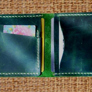Grüne zweifache Brieftasche, handgefertigte Lederbrieftasche, Kartenhalter, handgenähte Brieftasche, personalisierte schlanke Brieftasche