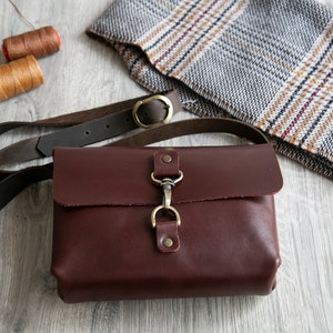 Burgund Crossbody Ledertasche, Damen minimalistische kleine Ledertasche, kleine Tasche für jeden Tag