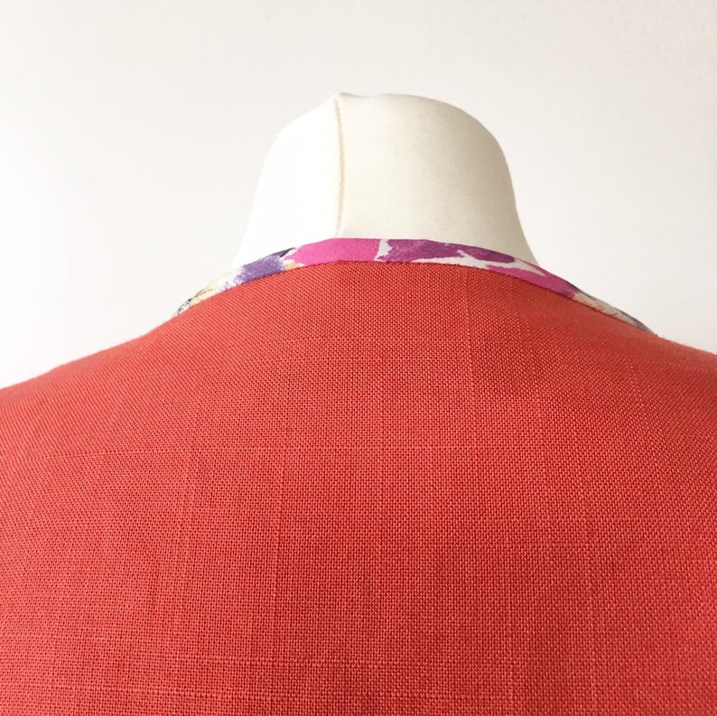 Vintage 80s PETER BARRON salmon pink blazer with printed piping matching sewn in hankie and pearl buttons retro statement blazer in coral