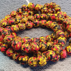Perline Krobo africane nere rosse gialle da 11 mm, un filo di circa 47 perline