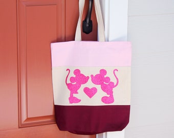 Bolsa de mano con el amor de Mickey y Minnie Mouse, artículos esenciales para los parques de Disney