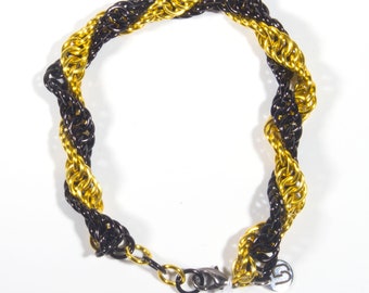 Black and Gold Chainmail Bracelet / Twisted Bracelet / Sophisticated Bracelet / Modern Bracelet / Spiral Bracelet / Black Tone / Gold Tone