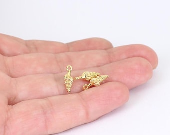 2/4 x Muschel Charms, winzige 18K vergoldete Messing Spiral Muschel Charms, 13 mm x 4 mm, von JMSLondonCo.