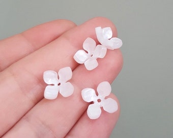 10/20/40/80 x White Flower Beads, Subtle Pearl Shimmer Acetate Acrylic Flowers, 14mm, by Jewellery Making Supplies London ( JMSLondonCo )