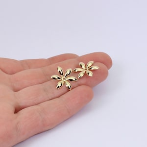 6/12 x Flower Shaped Beads, Six Petal 3D Metal Flowers, Shiny Gold Plated , 19mm Diameter, by JMSLondonCo.