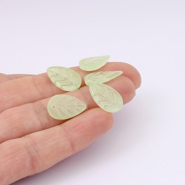 10/20 feuilles de verre au chalumeau, feuilles de verre vert printemps clair, 19 mm x 10 mm, par Jewellery Making Supplies London (JMSLondonCo)