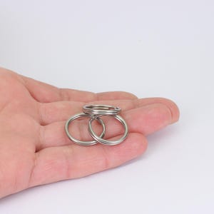 10 x Large Steel Split Rings, 20mm Double Jump Rings for DIY Keyring Making, by Jewellery Making Supplies London ( JMSLondonCo )