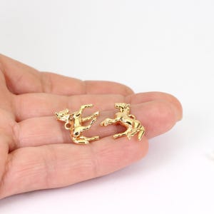 1/2/4 x 3D ホースチャーム、18K ゴールドメッキ真鍮、20 mm x 15 mm、Jewellery Making Supplies London ( JMSLondonCo )