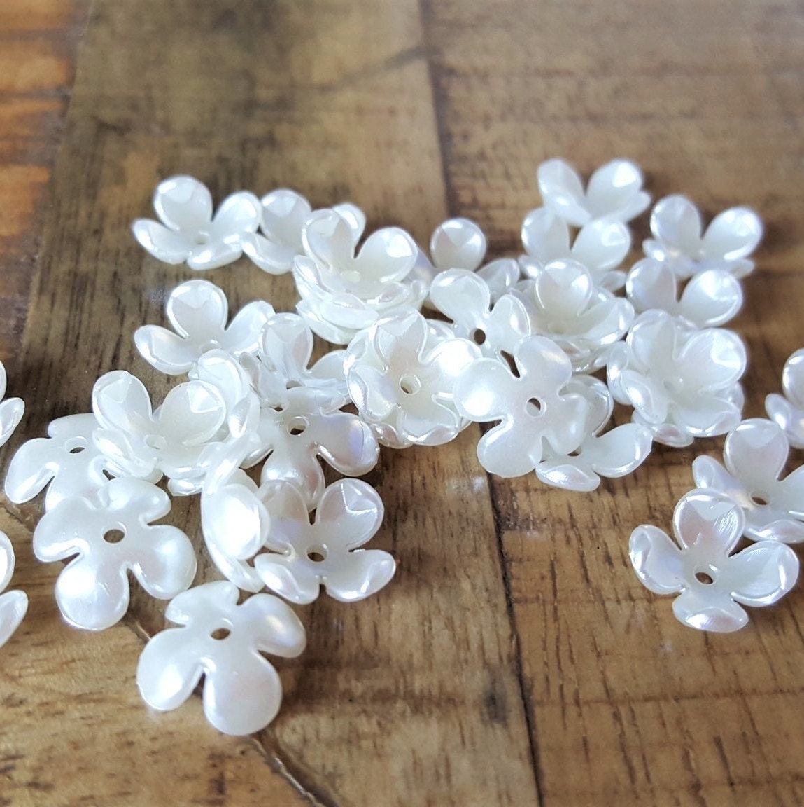 Cheriswely, 240 Pezzi In Acrilico Con Perline A Forma Di Fiore Satinato, Per Gioielli Da 1 A 1,5 Mm - Foto 3