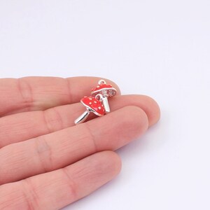 2/4/8 x Fly Agaric Mushroom Charms, Silver Plated Charms with Red Enamel, 17mm x 11mm, by Jewellery Making Supplies London JMSLondonCo imagem 3