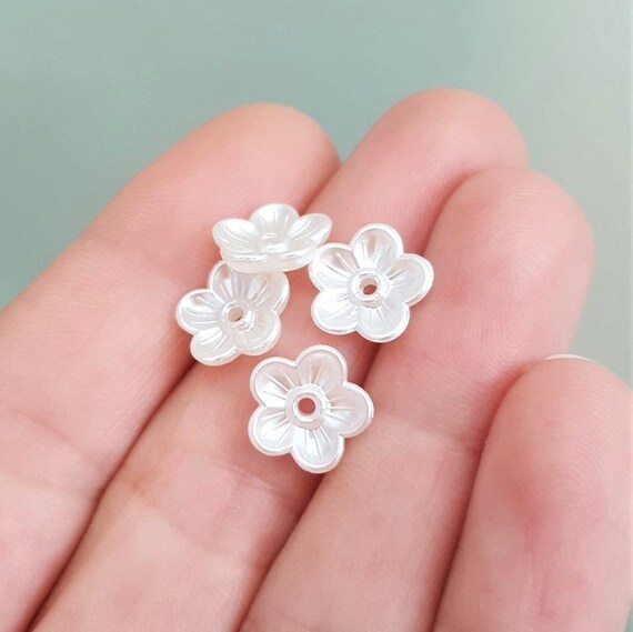 50/100 X White Pearlised Acrylic Flower Shaped Beads, 11mm 