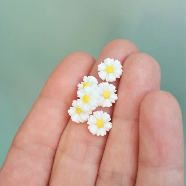 20/40/80 x Tiny Daisy Cabochons, 9mm Resin Flat Back Flowers, by Jewellery Making Supplies London ( JMSLondonCo )