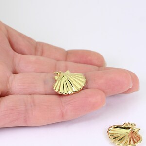 1/2/4 x Shiny Gold Plated Shell Pendants, 20mm x 19mm, Gold Plated Brass Charms with Jump Rings, by JMSLondonCo.
