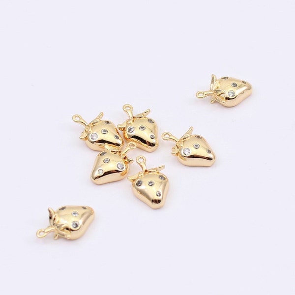 1/2/4/8 x Petites breloques fraises plaquées or avec zircone cubique, 12 mm x 7 mm, par Jewellery Making Supplies London (JMSLondonCo)