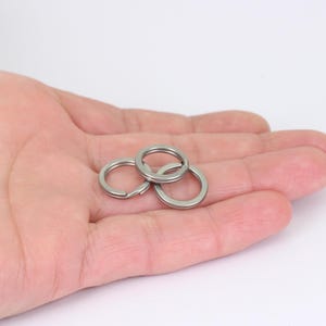 10/20 x Flat Round Split Rings, Steel Keychain Rings, 15mm Diameter, by Jewellery Making Supplies London ( JMSLondonCo )