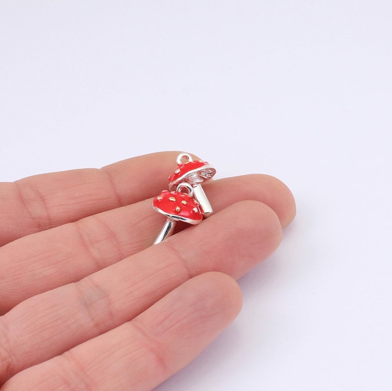 2/4/8 x Fly Agaric Mushroom Charms, Silver Plated Charms with Red Enamel, 17mm x 11mm, by Jewellery Making Supplies London JMSLondonCo imagem 2