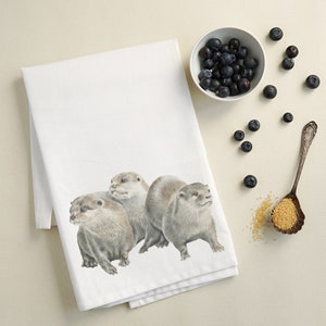 Torchon en coton blanc British Wildlife - Torchon design famille loutre 34 x 51 cm à partir d'une oeuvre d'art originale