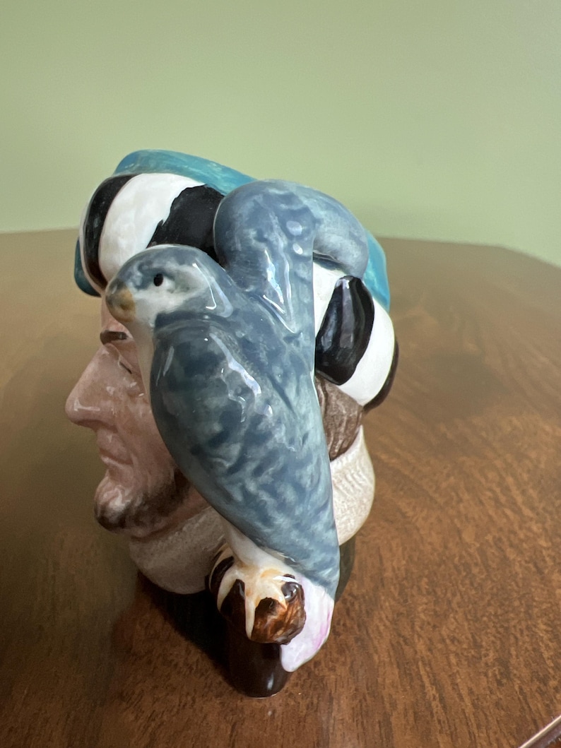 Vintage porslin Falconern av Royal Doulton liten mugg tillverkad i England/ROYAL DOULTON karaktär Toby jug Falconer miniatyr D6547 bild 3