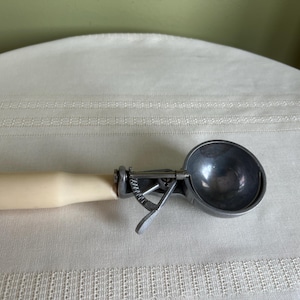 MCM Royalton Italy Ice Cream Scoop with Mechanical Design/ Mechanical Ice Cream Scoop/ Mechanical Cookie Scoop