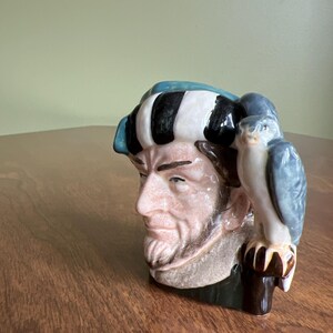 Vintage porslin Falconern av Royal Doulton liten mugg tillverkad i England/ROYAL DOULTON karaktär Toby jug Falconer miniatyr D6547 bild 2