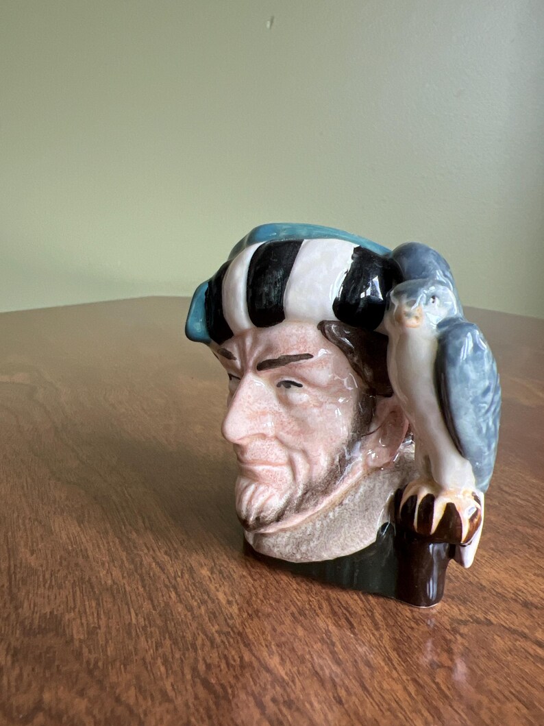 Vintage porslin Falconern av Royal Doulton liten mugg tillverkad i England/ROYAL DOULTON karaktär Toby jug Falconer miniatyr D6547 bild 2
