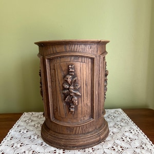 Vintage Brentwood Wastebasket made in USA /Mid Century Faux Wood Trash Can/ 1970s Plastic Waste Basket with Rose Decor