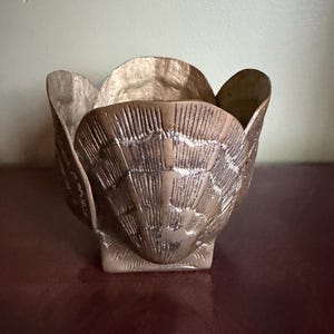 Maceta vintage de latón con forma de concha marina // Maceta de latón estilo Hollywood Regency de Mcm