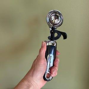 Vintage KitchenAid Eisschaufel mit Freigabemechanismus/Kitchen Aid Hochleistungsverchromte Eisschaufel/ReadyTrigger-Eisschaufel