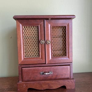 メゾンドリーファー アクセサリーケース 美品 Vintage Dunston Musical Wooden Jewelry Armoire 4 Drawers